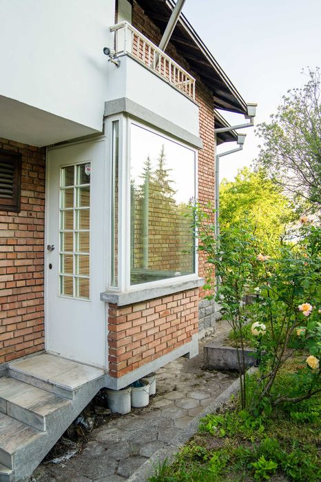 Продава се бутикова къща във вилната зона на с.Големо Бучино, Перник