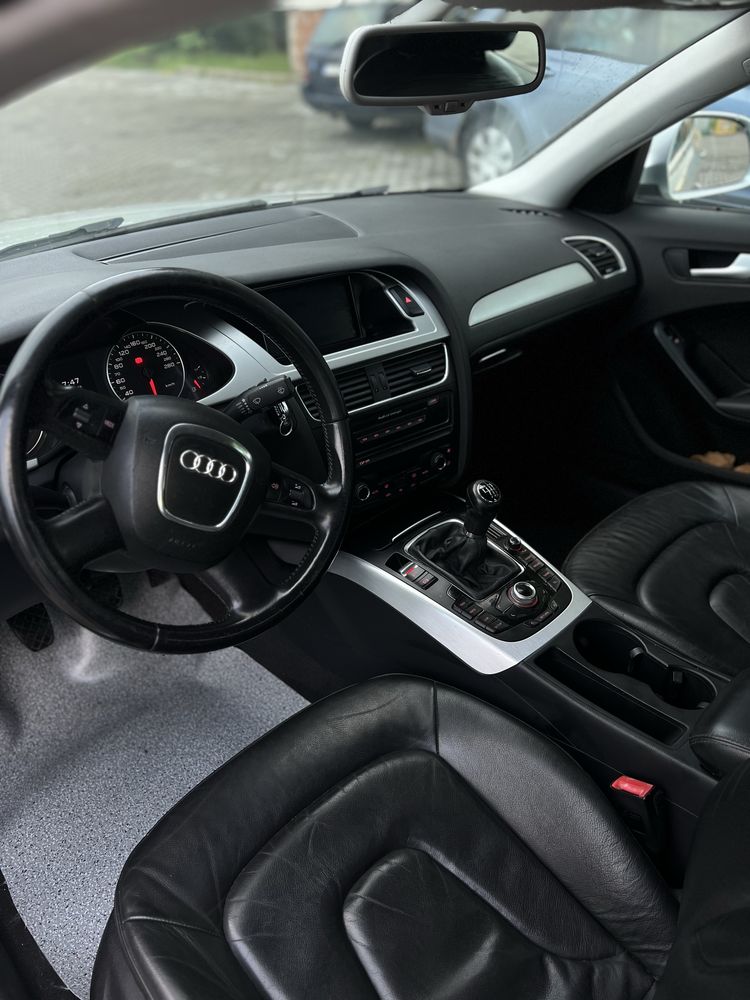 Audi A4 B8.