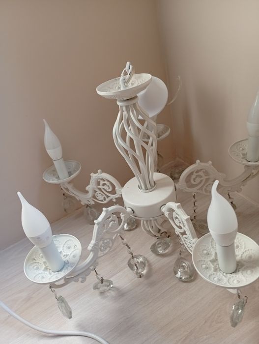 продам люстрю подвесную