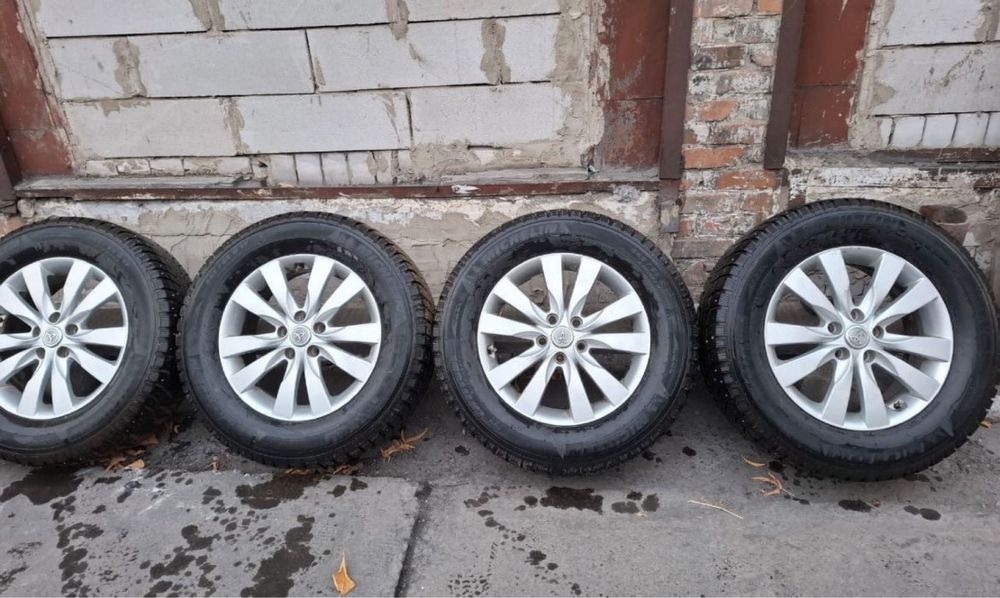 245/65R17 Toyota Highlander резина с дисками шипы