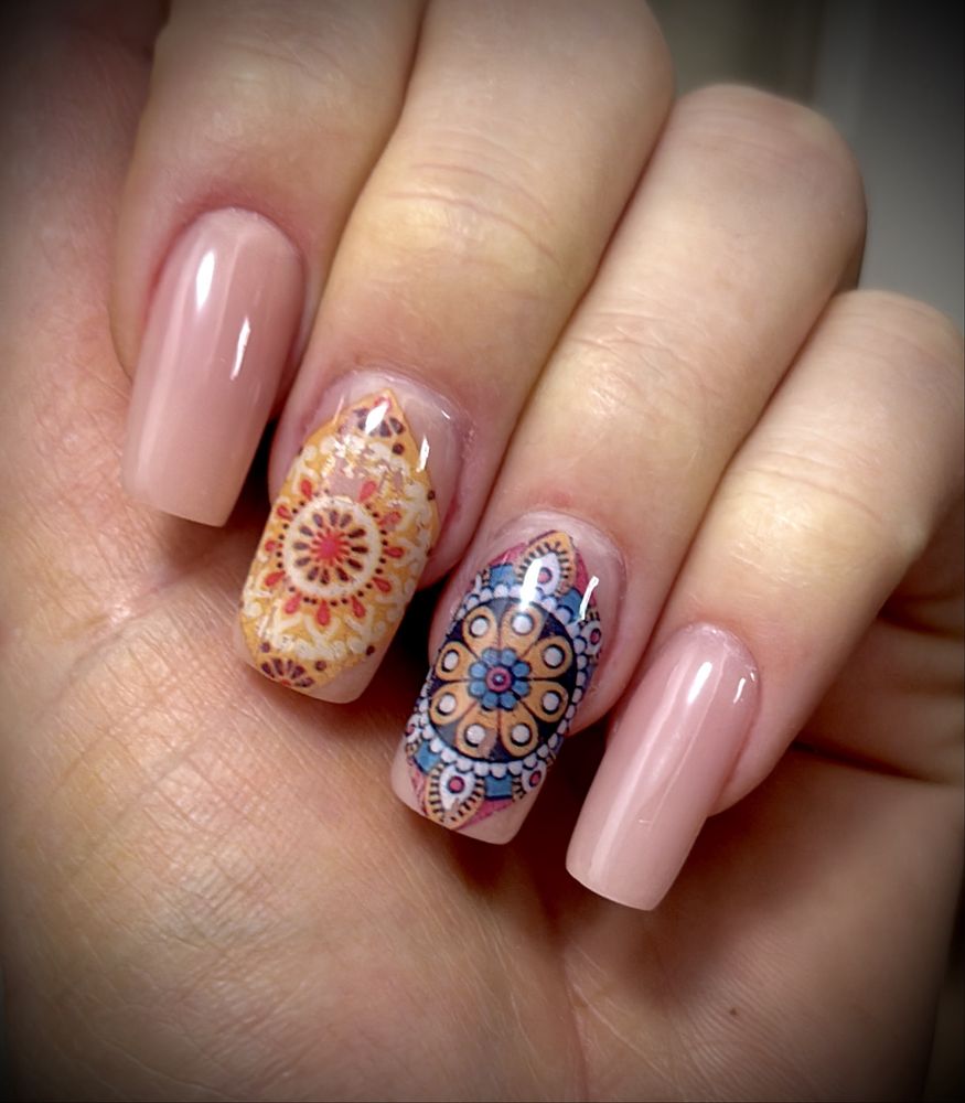 Manichiură , pedichiură ojă semi, gel , polygel si protezare acryl