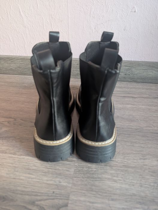 Черни дамски боти тип челси