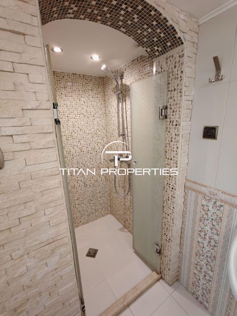 Дава се под наем Етаж от къща в Пловдив, Център - 140 кв.м за 1000 € - Снимка #20