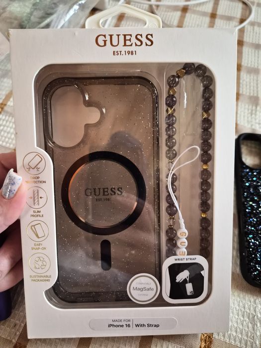 Кейс Guess iPhone 16