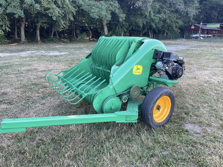 Balotiera mica cu motor propriu pentru zone de Deal sau Munte