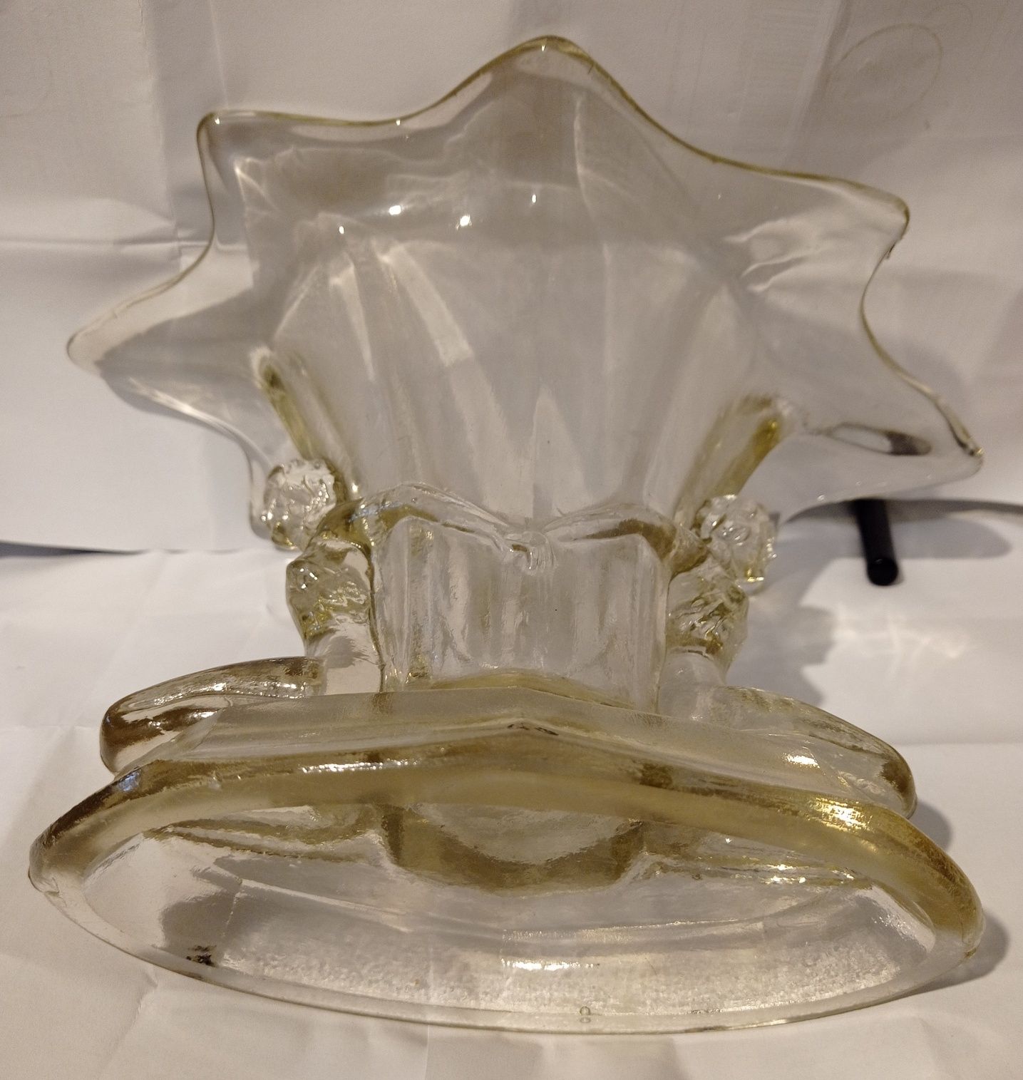Vând/Schimb vază veche,artnouveau,are două mici ciobituri la bază.