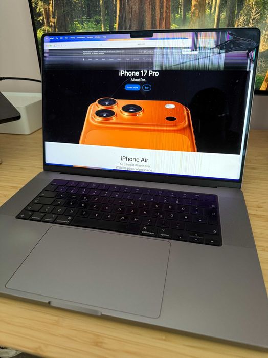 M1 MacBook Pro 16" | 16GB RAM 256GB SSD | За части (счупен дисплей)