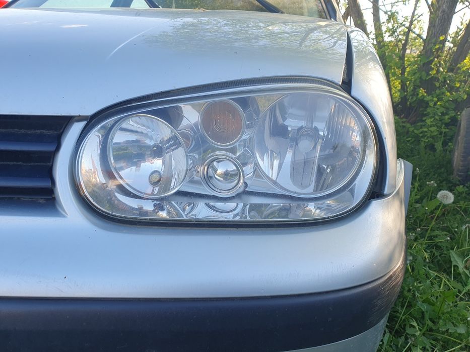 Vând: - faruri - masca fata - capota --- de Golf 4 1.4 din 2001