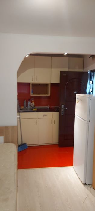 Închiriez garsoniera Carpati 2 parter