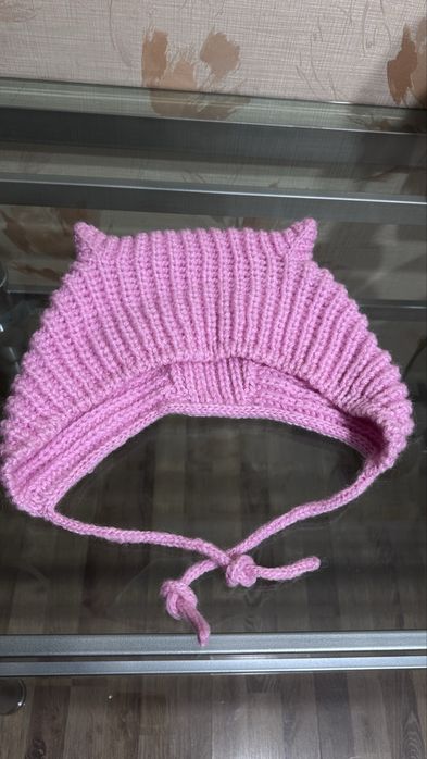 Вязанная женская шапочка