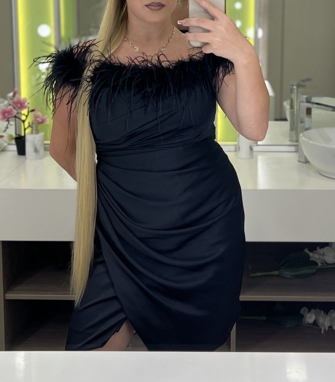 Rochie neagra cu pene