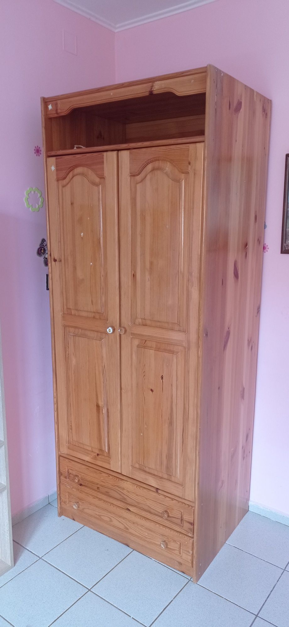 Секция, гардероб , шкафче 2 броя и матрак