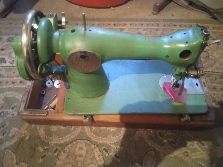 Швейная машинка рабочая!
