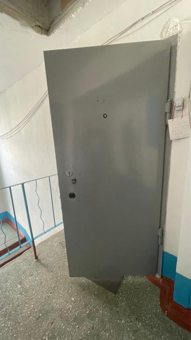 Продам входную дверь