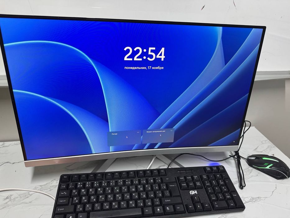 Моноблок Core I 3-8  ОЗУ -8 Gb SSD -256 Gb