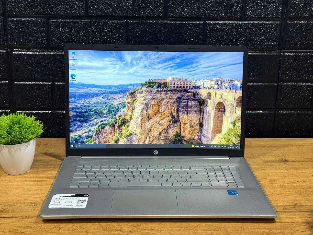 HP Laptop 17 / i3 1125G7 (8 Ядер) 16Gb / 256Gb - Сенсорный