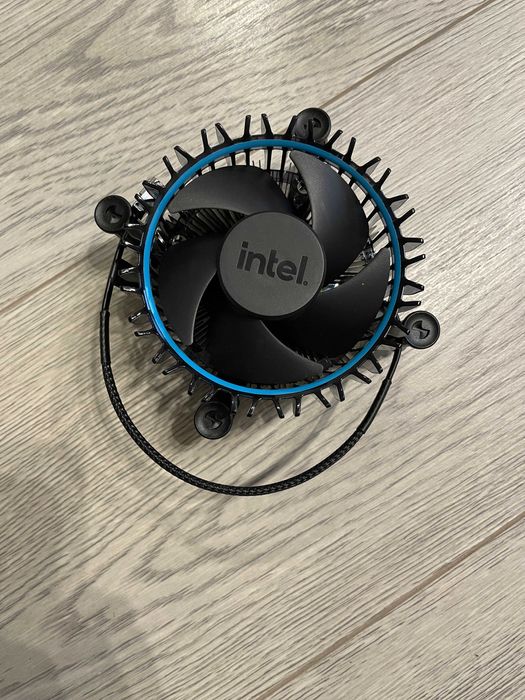 Чисто Нов Охладител - Intel
