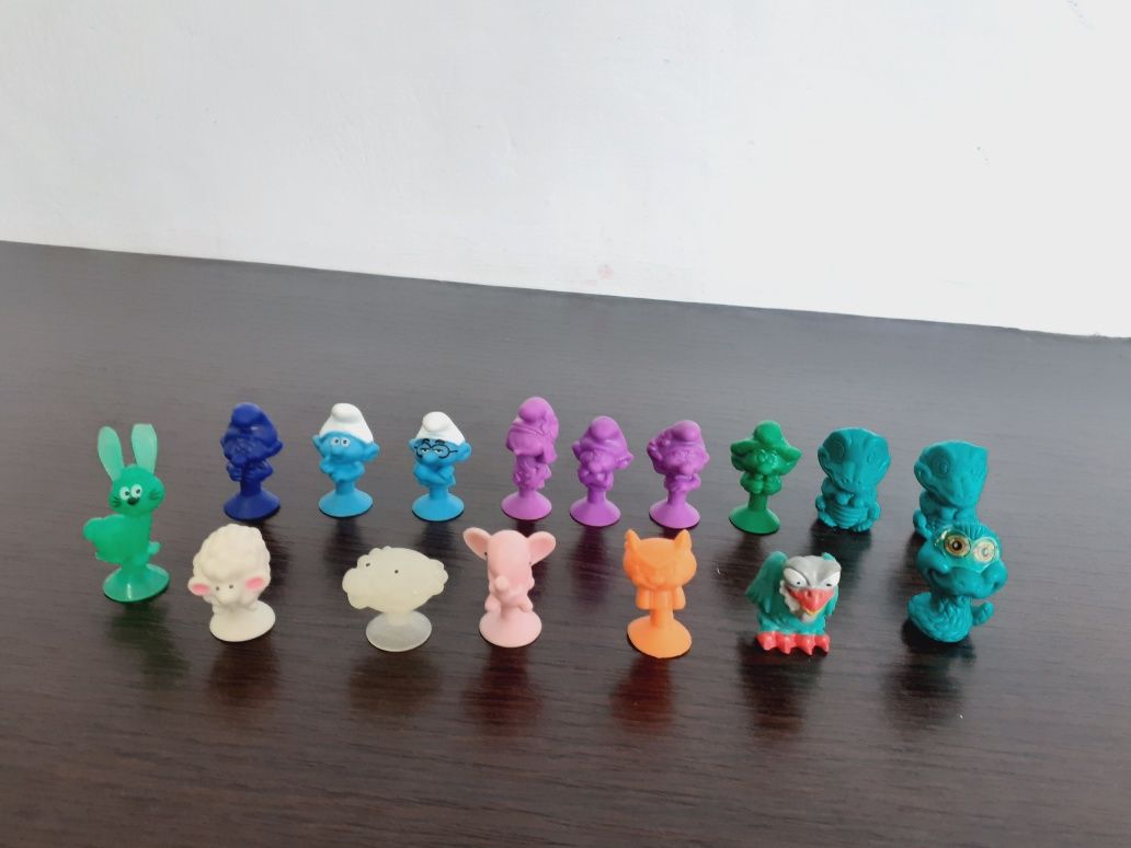 Diverse figurine Kinder și mini animale pufoase