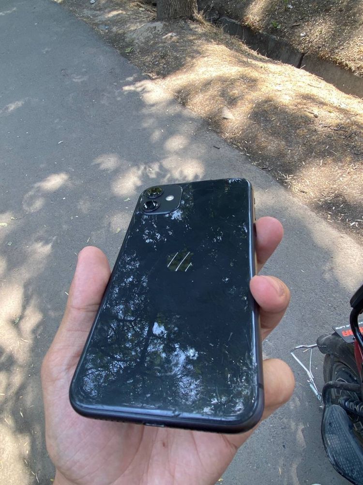 iPhone 11 64gb lla 77%