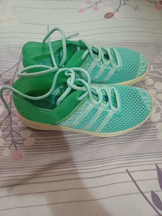 Продаю кроссовку в хорошем состоянии