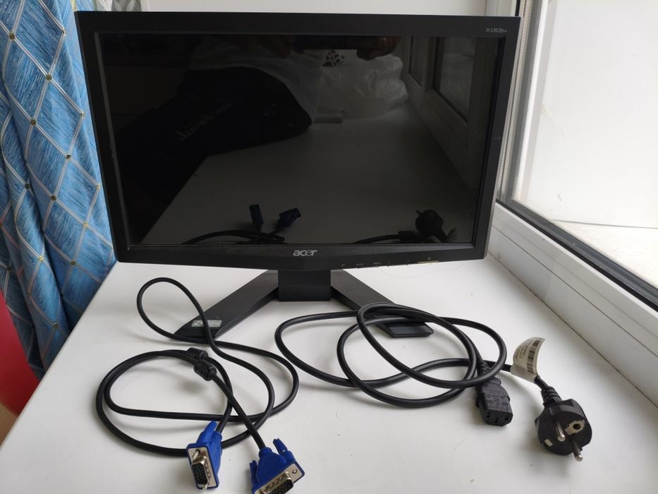 Рабочий ЖК монитор в хорошем состоянии диагональ 16