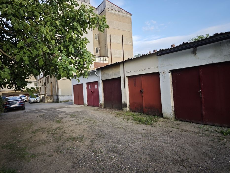 Vând Garaj Nicolae Iorga