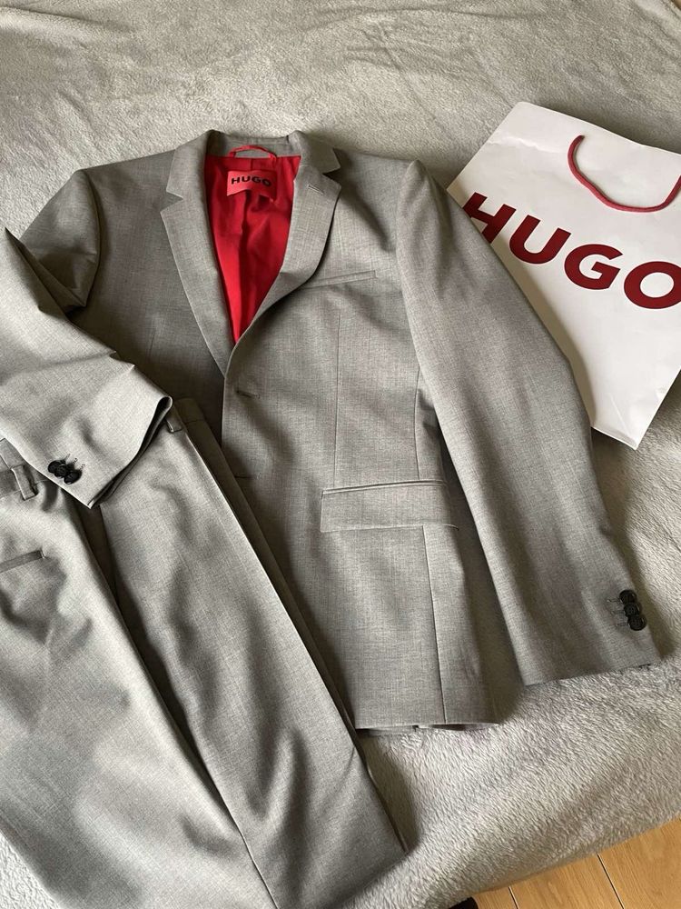 Мъжки костюм HUGO .размер 46, S. нов Промоция