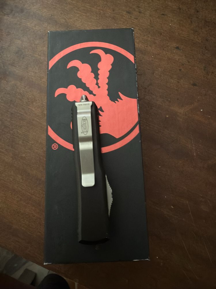 Автоматичен нож Microtech .Страхотен