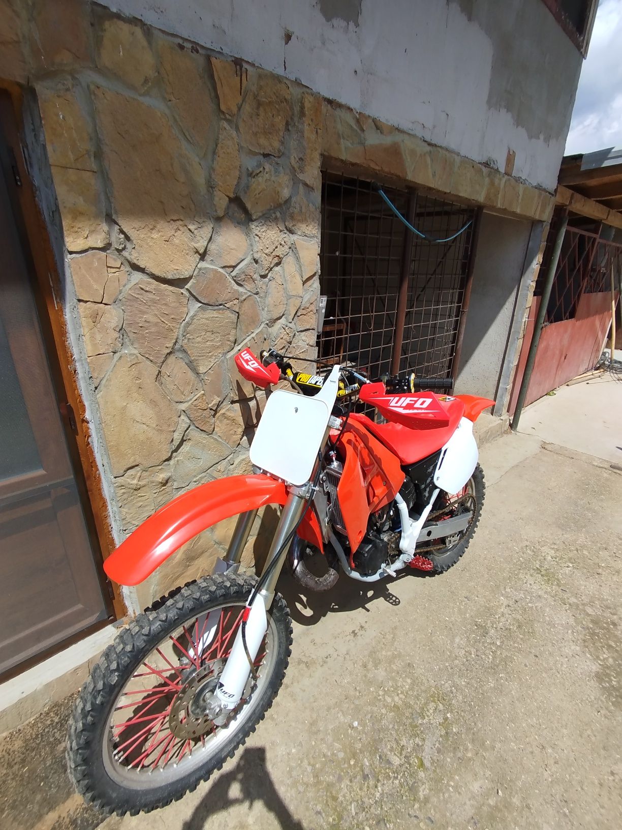 Vând Honda CR 125