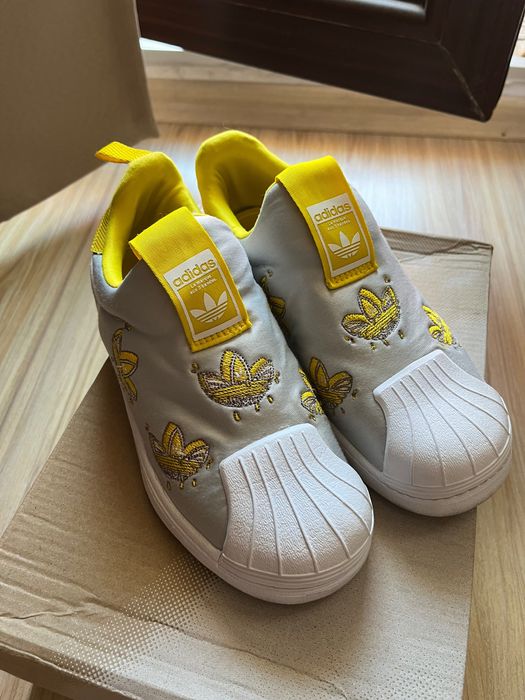 Маратонки.  Adidas