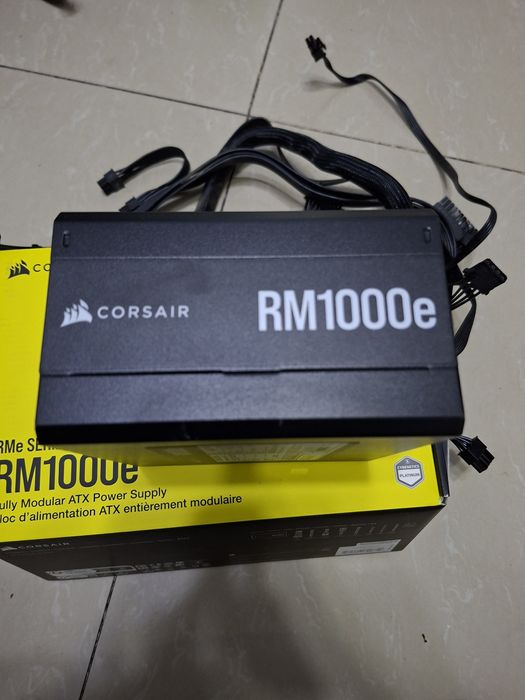 Sursa modulara Corsair RM1000e