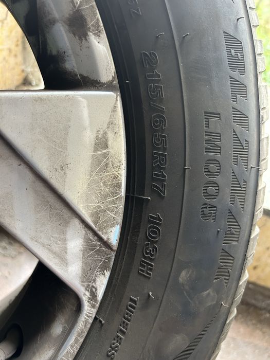 215 65 17 зимни Bridgestone & джанти Nissan