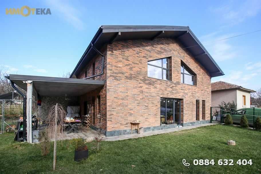 Продава се Къща в с. Вакарел, Област София-област - 287 кв.м за 1290 €/кв.м - Снимка #1