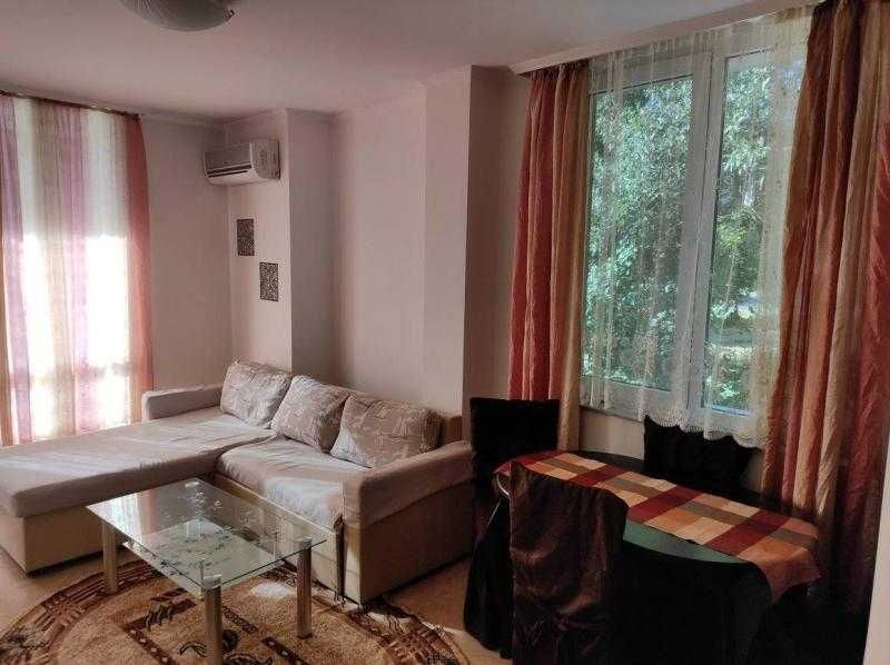 Двустаен обзаведен апартамент близо до Мол Галерия