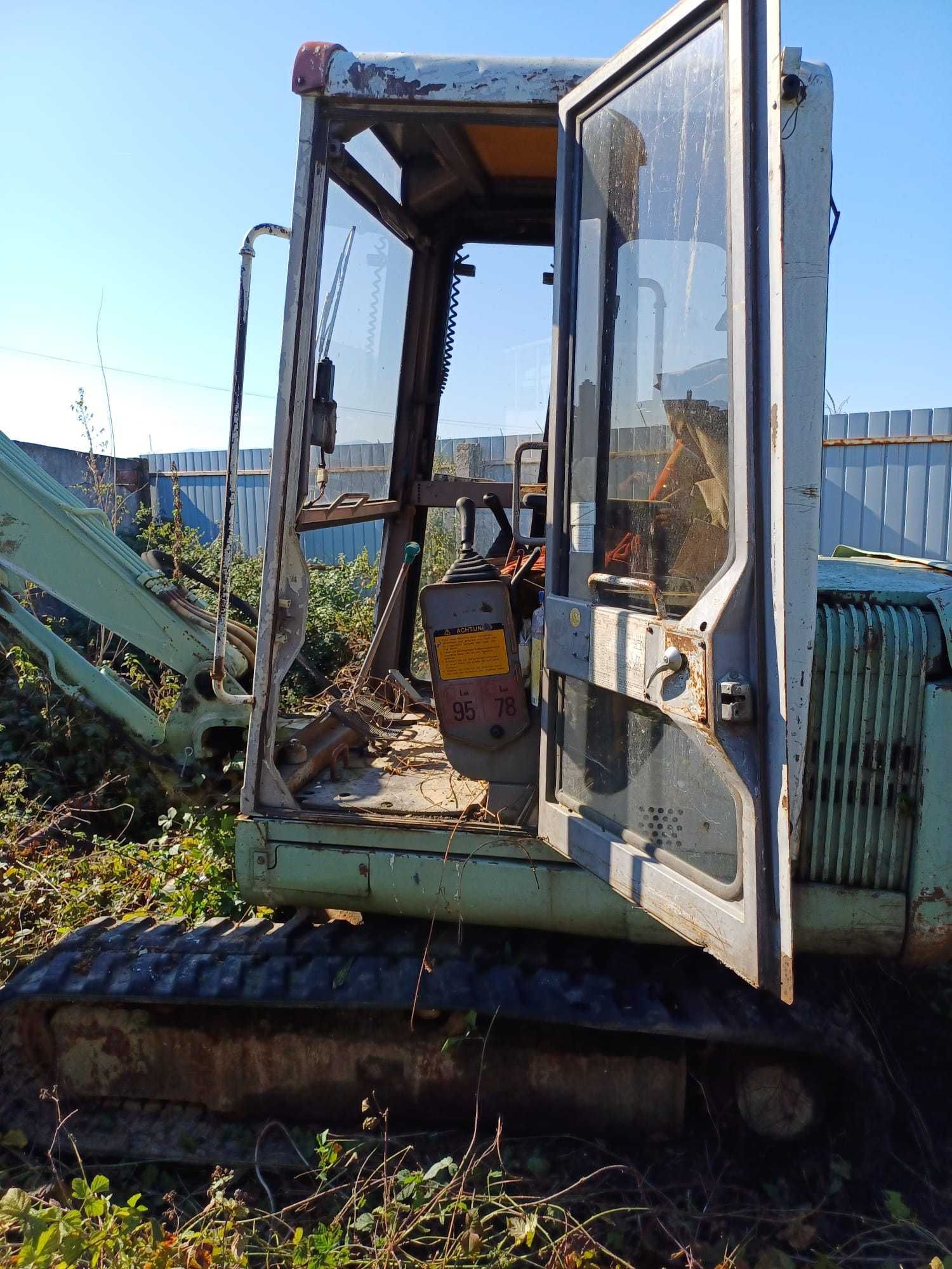 Escavator Takeuchi TB035