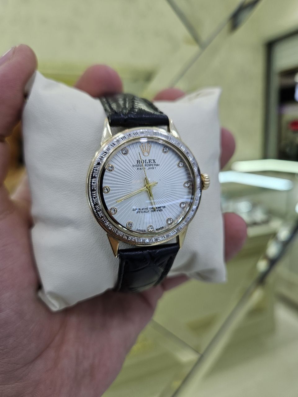 Продам Женские часы Ролекс, золото 585 пробы (можно в расрочку).