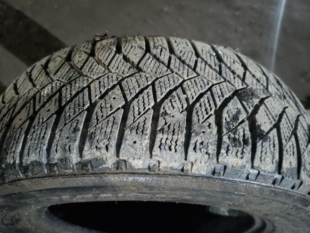 Шины зимние 235/65 R17