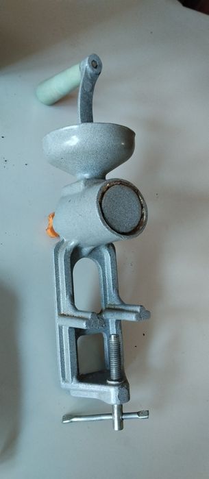 Мелничка мелачка за кафе,чер пипер ръчна БГ от 1982г