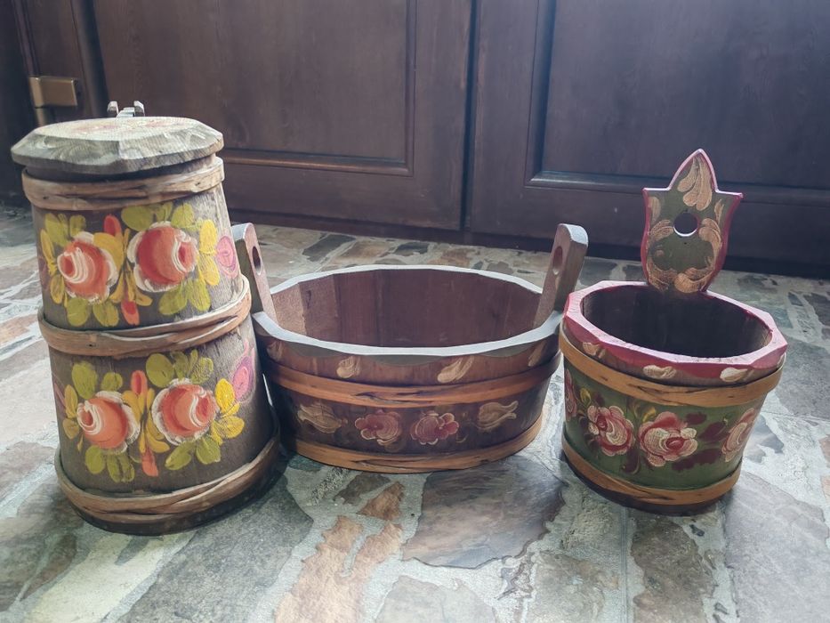 Set decorativ vechi din lemn pictat manual – rustic/tradițional – unic