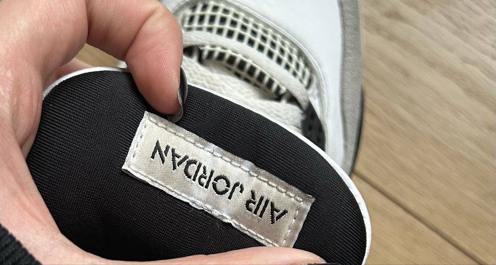 Jordan Air Retro 4 Sneakers