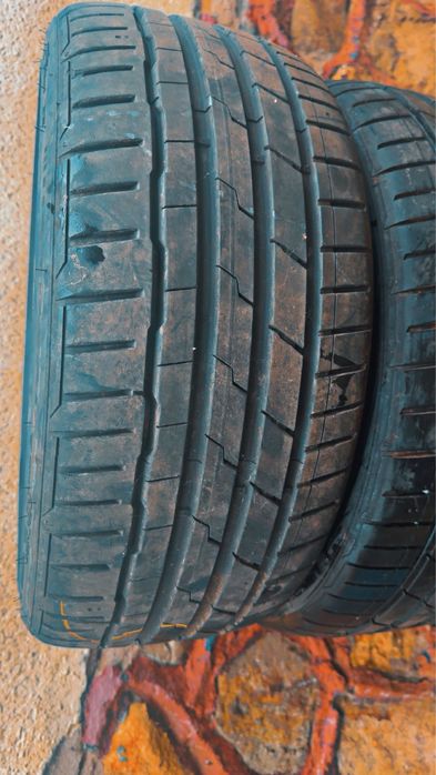 Vând cauciucur de Vară Hankook 225/40R18 92Y