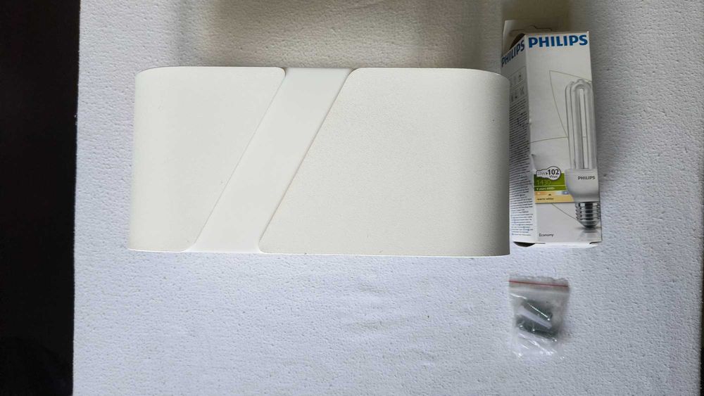 Aplica de perete Philips, alb