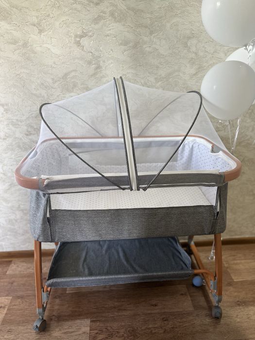 Продам детскую кровать на колесиках