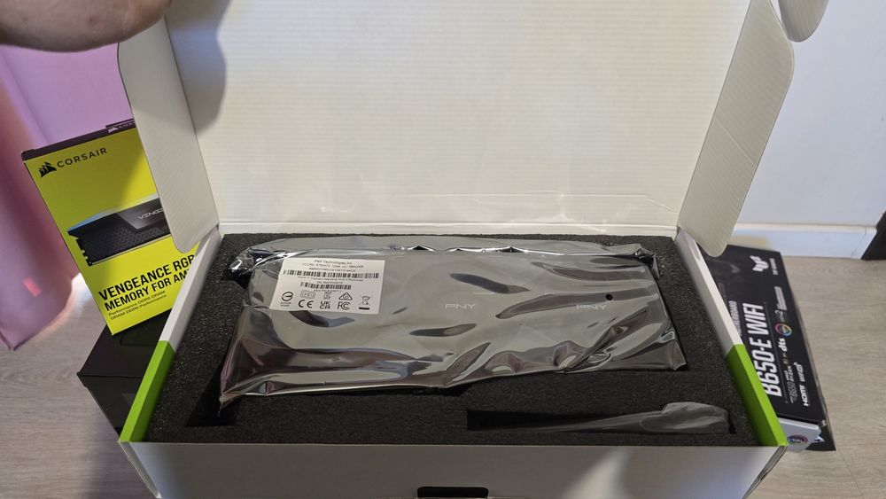 Vand/schimb Rtx 5070 12gb PNY OC