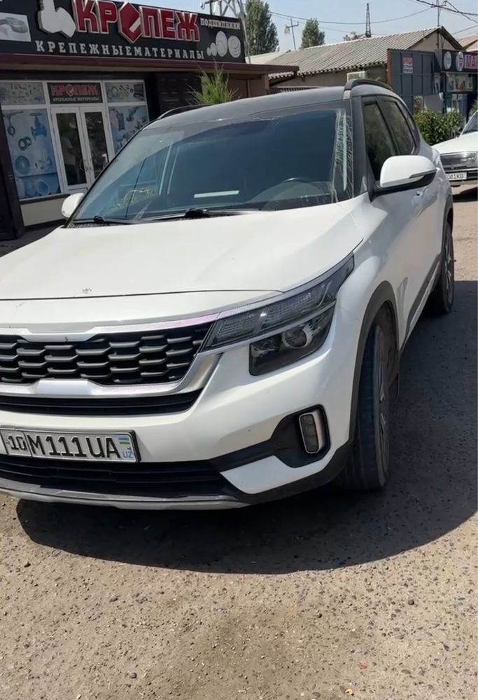 kia seltos 2021 beliy jemchug