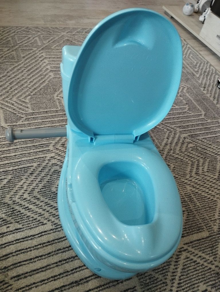 Детска тоалетна,със звук вода