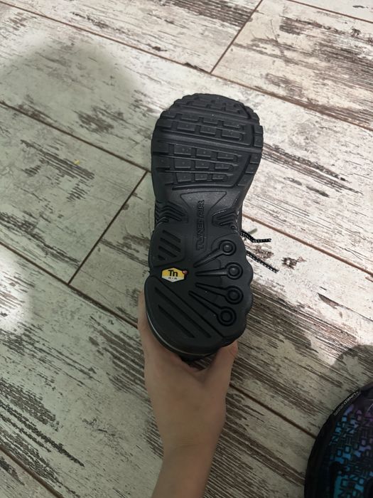 Продавам nike air Max plus 3 premium rainbow.