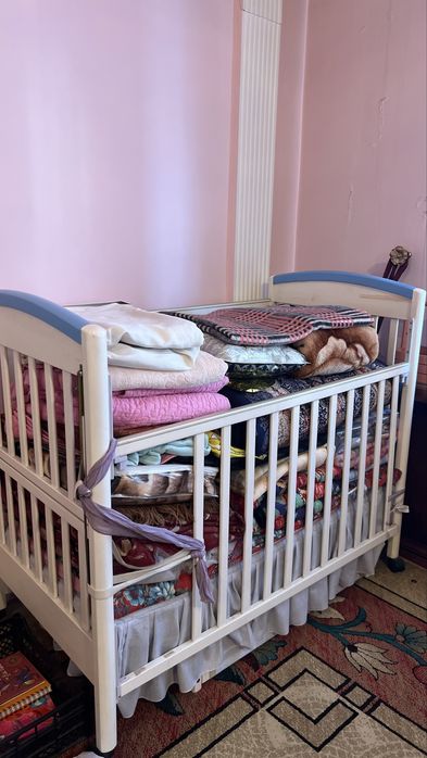 Детский кровать холат яхши. Ип бойланган жойидан бола чикиб тушад.Хола