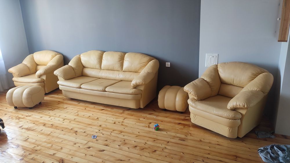 Холна гарнитура - диван, фотьойли и табуретки