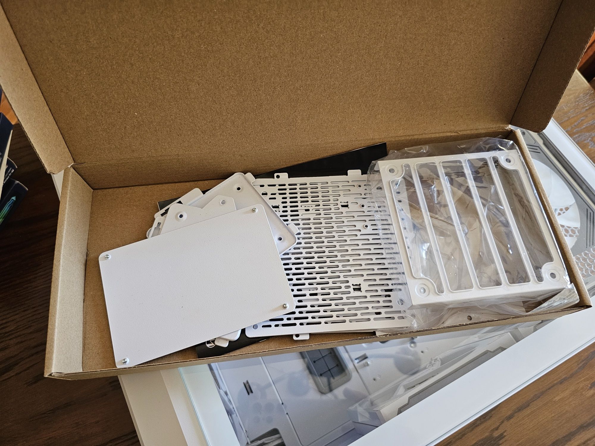 Lian li 216 white RGB Liancool кутия за компютър Лиан ли бяла
